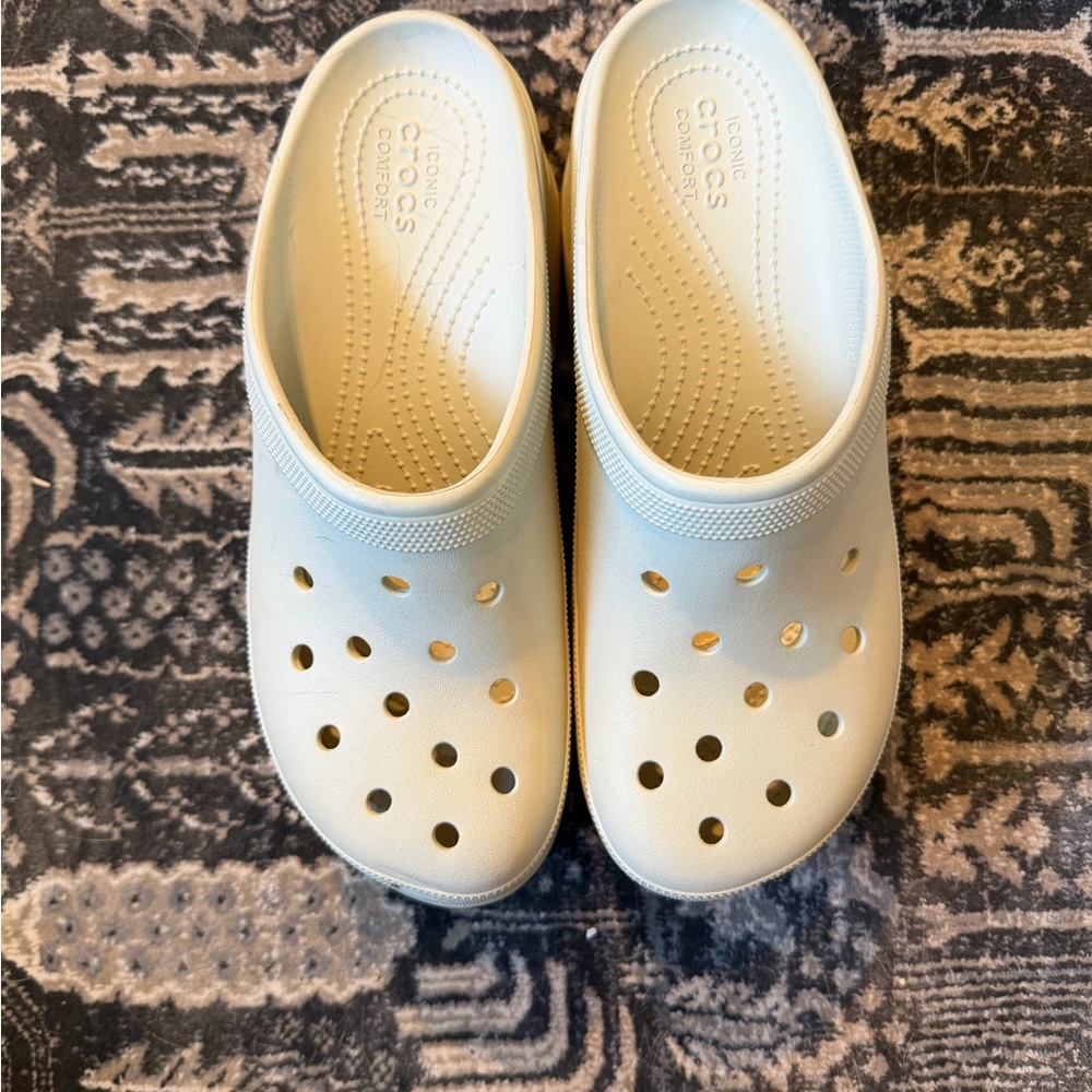CROCS unisex - platform - Light Cream women’s size 11 and men’s size 9